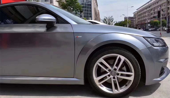 El titanio Grey Gloss Car Vinyl Wrap de acero calienta el lustre activado Grey Vinyl Wrap metálico