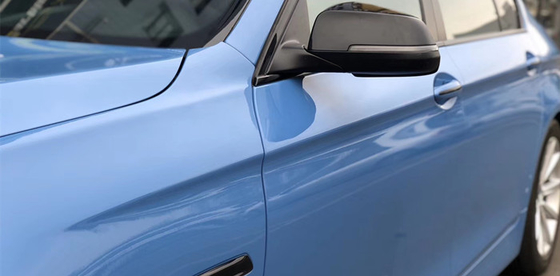 Alto vehículo superficial liso del abrigo del coche del lustre que envuelve a Abu Dhabi Blue