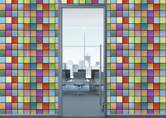La película de vidrio de la ventana decorativa de Sunproof coloreó el modelo de los cuadrados