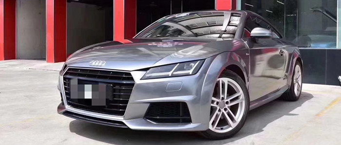 El titanio Grey Gloss Car Vinyl Wrap de acero calienta el lustre activado Grey Vinyl Wrap metálico